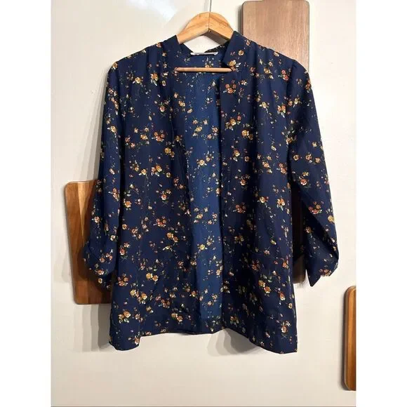Jessy A floral open front light weight blazer Medium - Picture 2 of 5